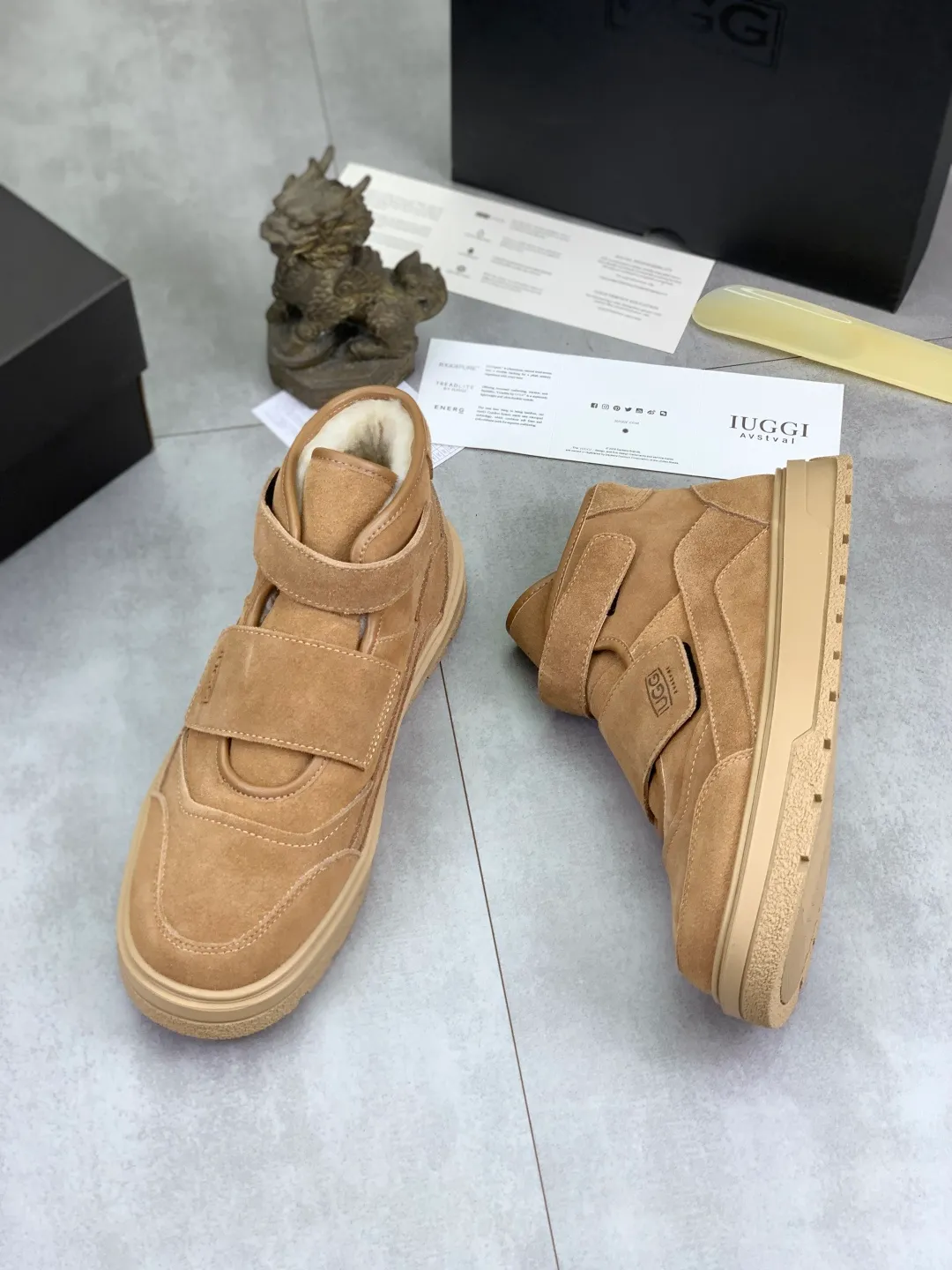 Men's shoes 💰P580 New arrival 🆕🆕🆕 26 New IUGGI Velcro men's shoes Fashionable and casual Velcro men's shoes. First layer suede cowhide + lining wool Rubber outsole Lightweight and non-slip Size: 39-44 Color: three colors